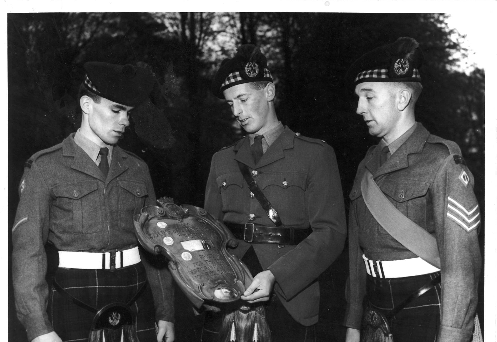 L.Cpl Powderly,. Maj.S.P.K.Miller & Sgt.L.Ralph examine the Duke of Edinburgh’s Shield 1960